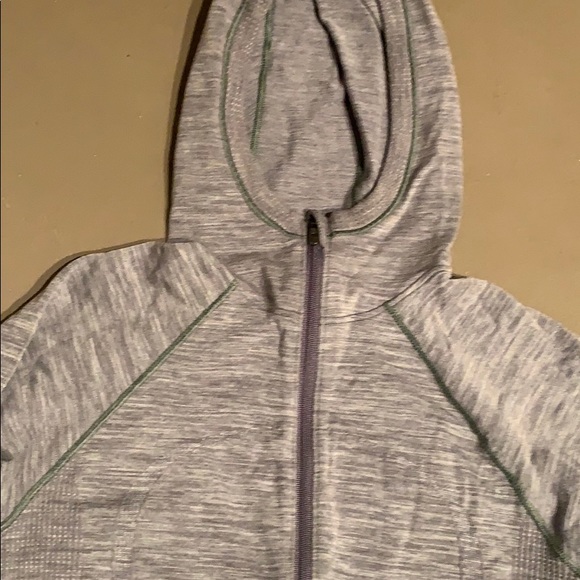 Lululemon pullover - Picture 2 of 4